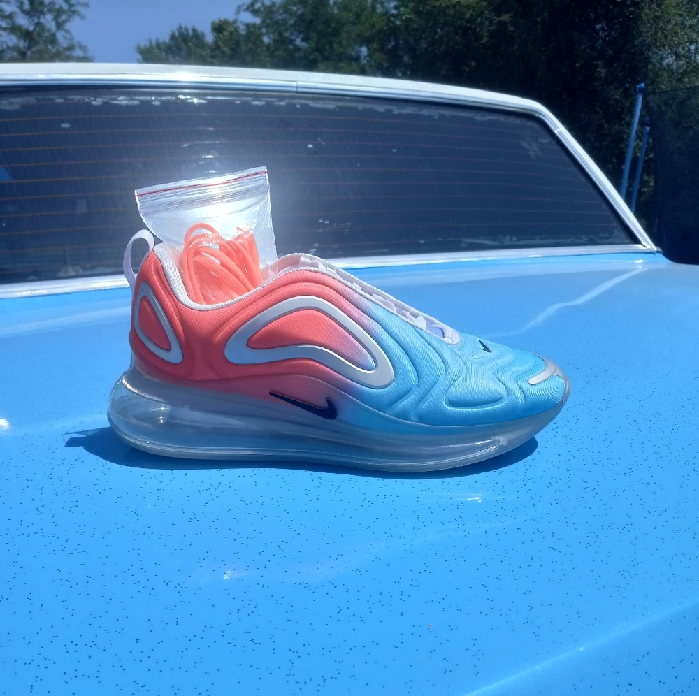 SOLD-Brand new without box size 9 womens airmax 270